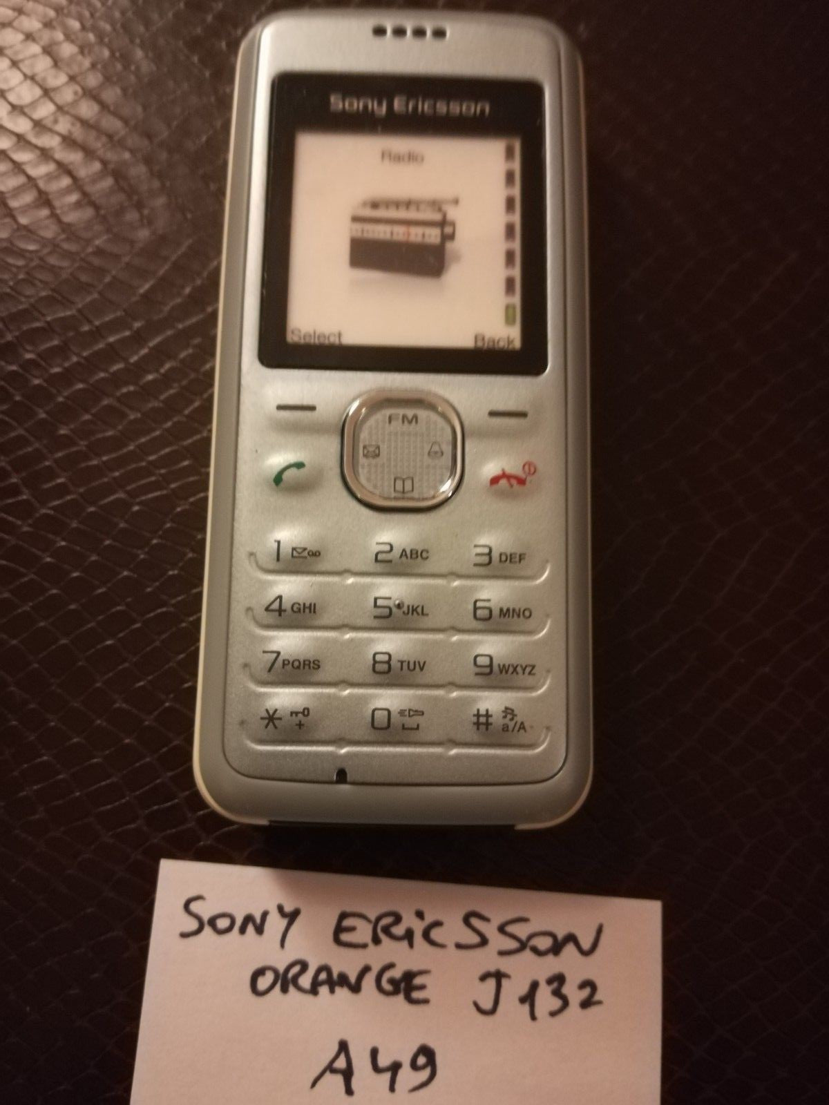 Collectible dummy phone/fake mobile phone No. A49: Sony Ericsson J132
