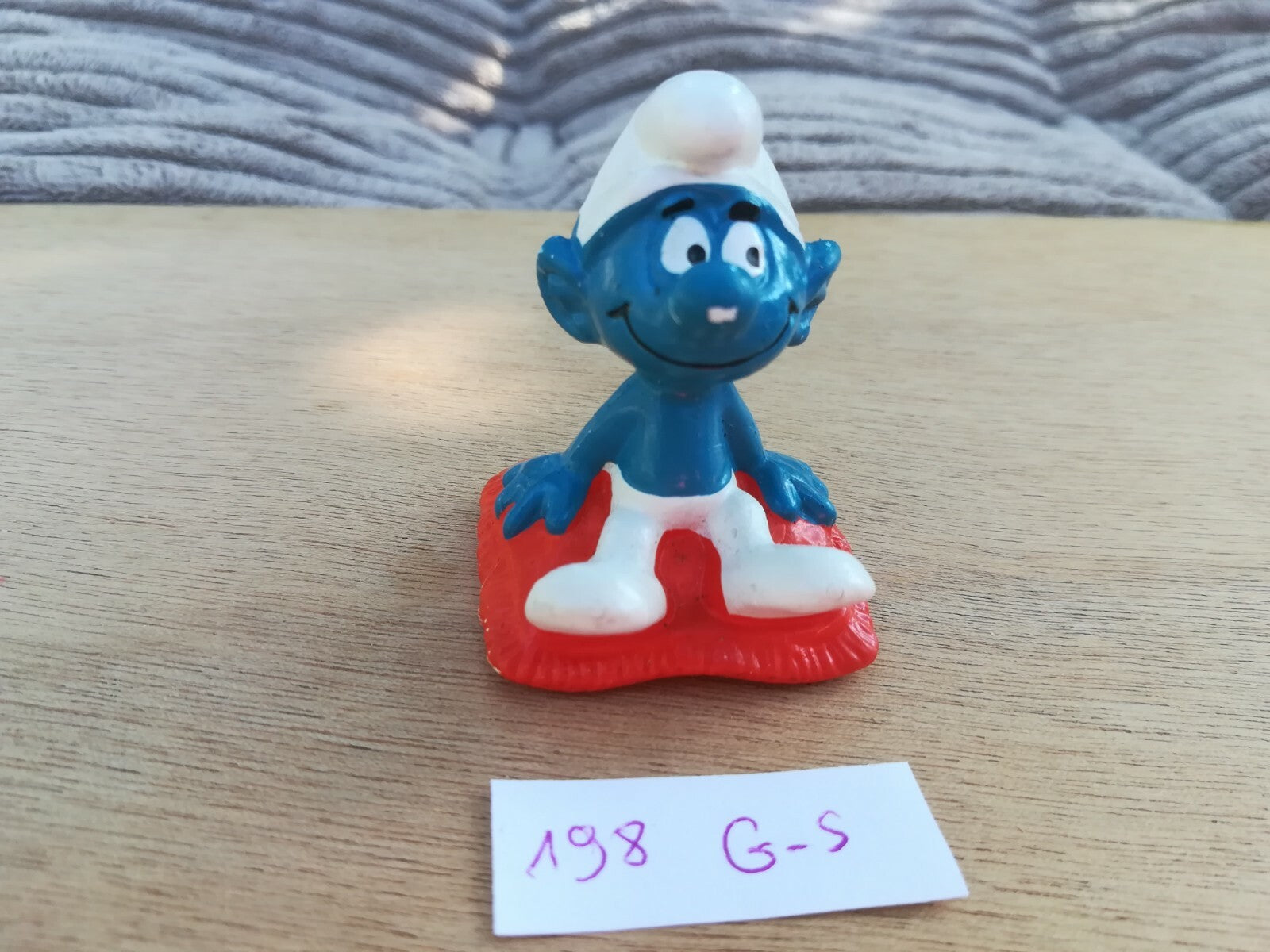 figurine SMURF 198: Pillow / Carpet - W.Germany Schleich /Smurf