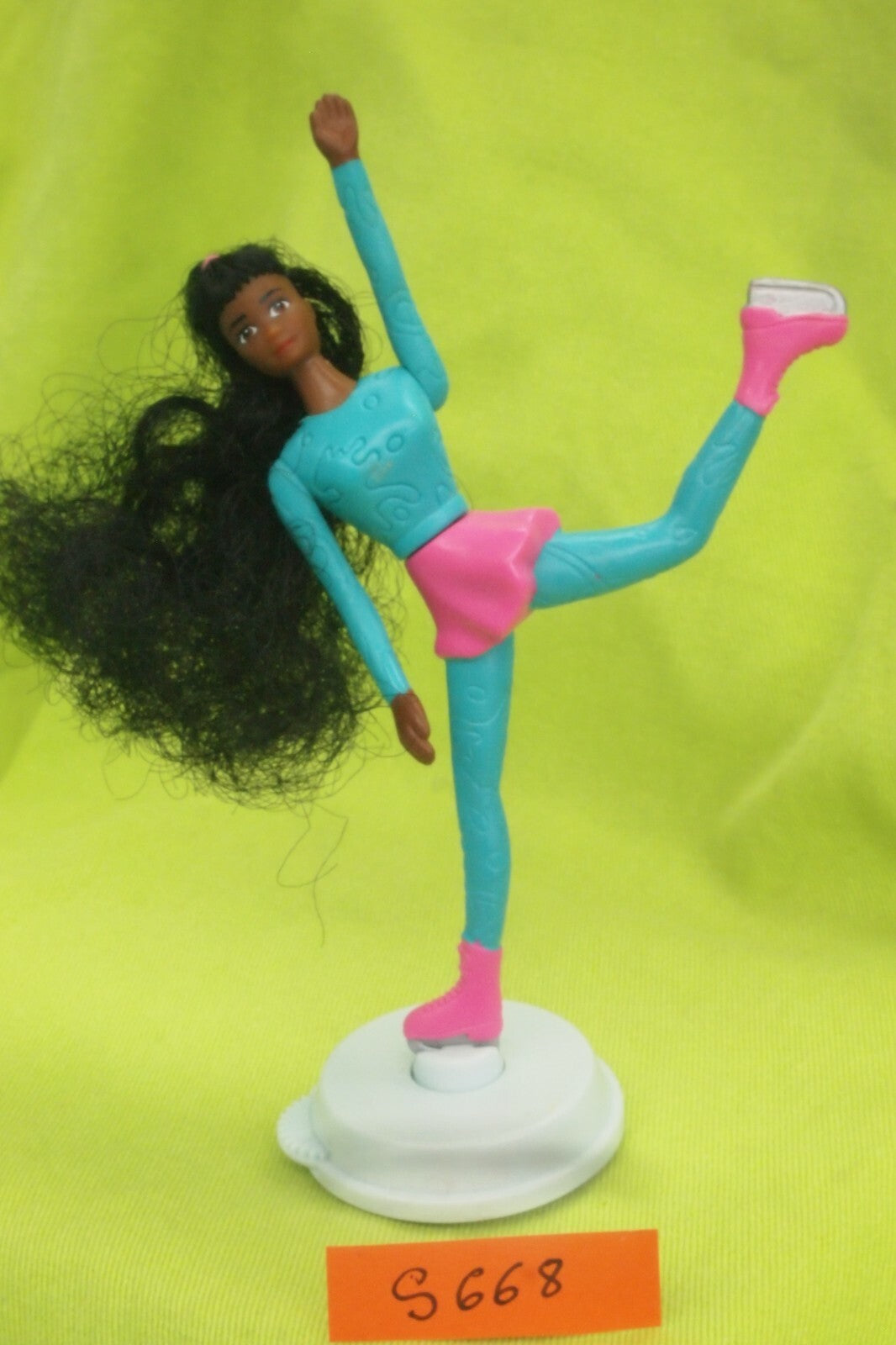 Doll S668: Mini Barbie McDonald USA 10cm with ice skates/base 1994