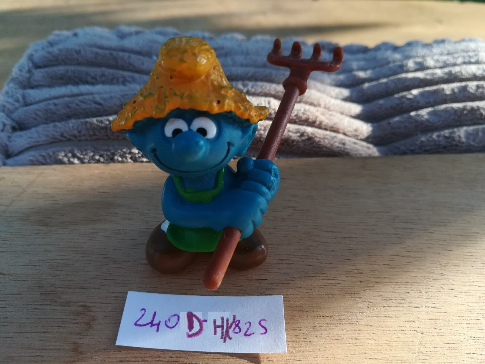 Smurf figurine 240D: Gardener with rake - Hong Kong 1982 Schleich /Smurf
