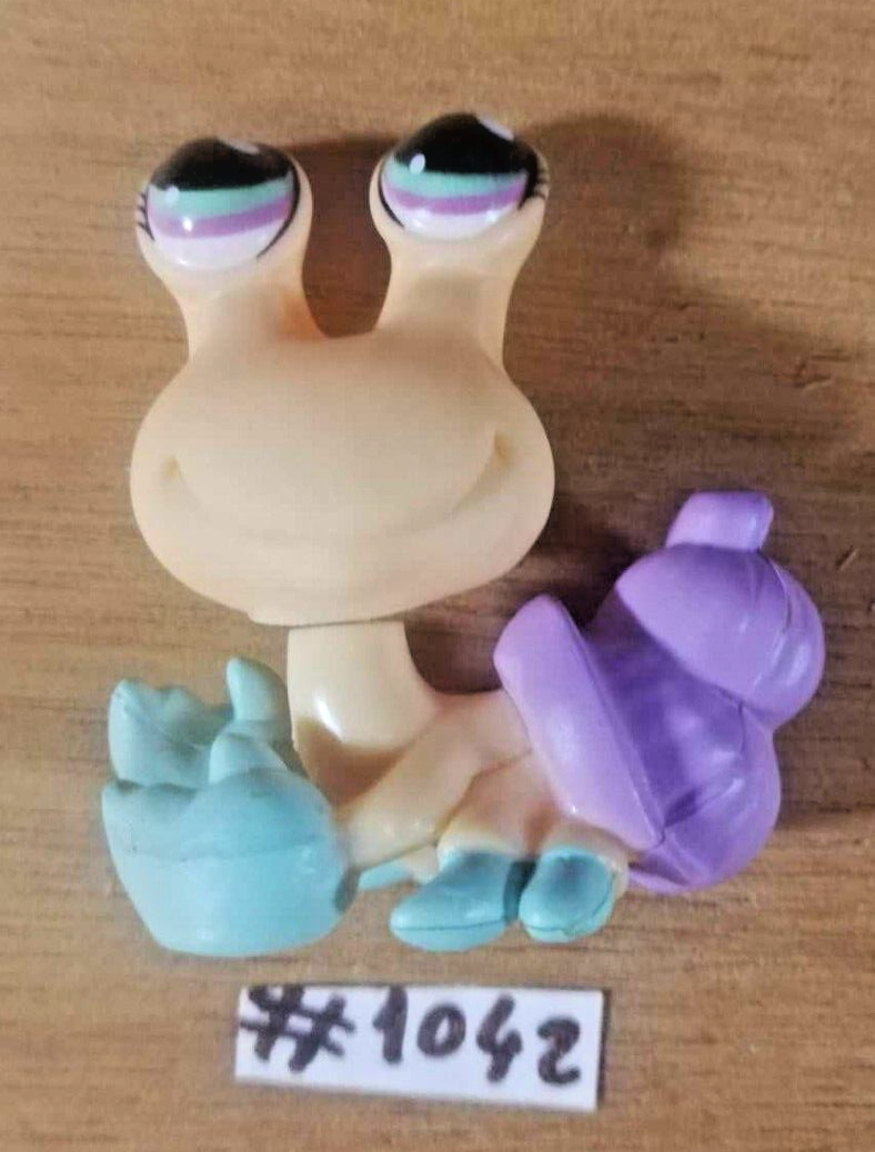 LITTLEST PETSHOP figurine: HERMIT BERNARD #1042 (hermit crab)