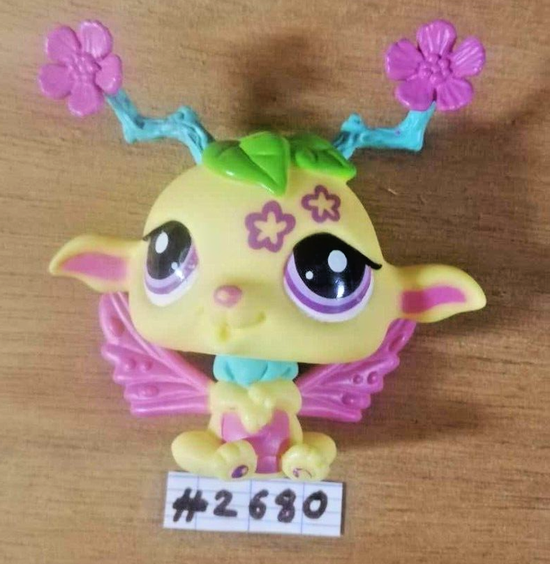 LITTLEST PETSHOP figurine: FAIRY ELF #2680 (apple bloom berry fairy)