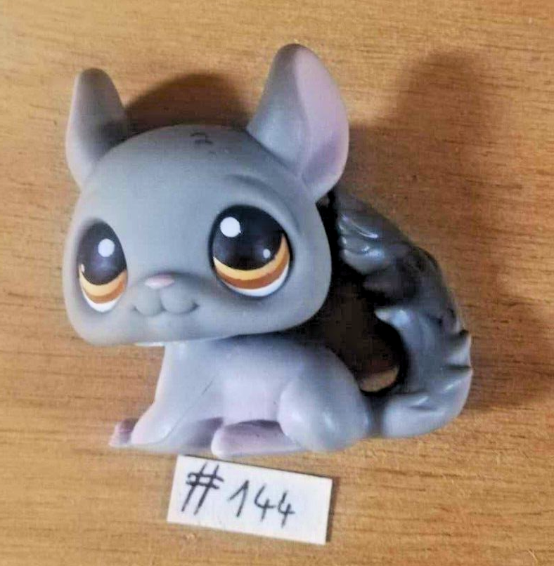LITTLEST PETSHOP figurine: GRAY CHINCHILLA #144 (grey)
