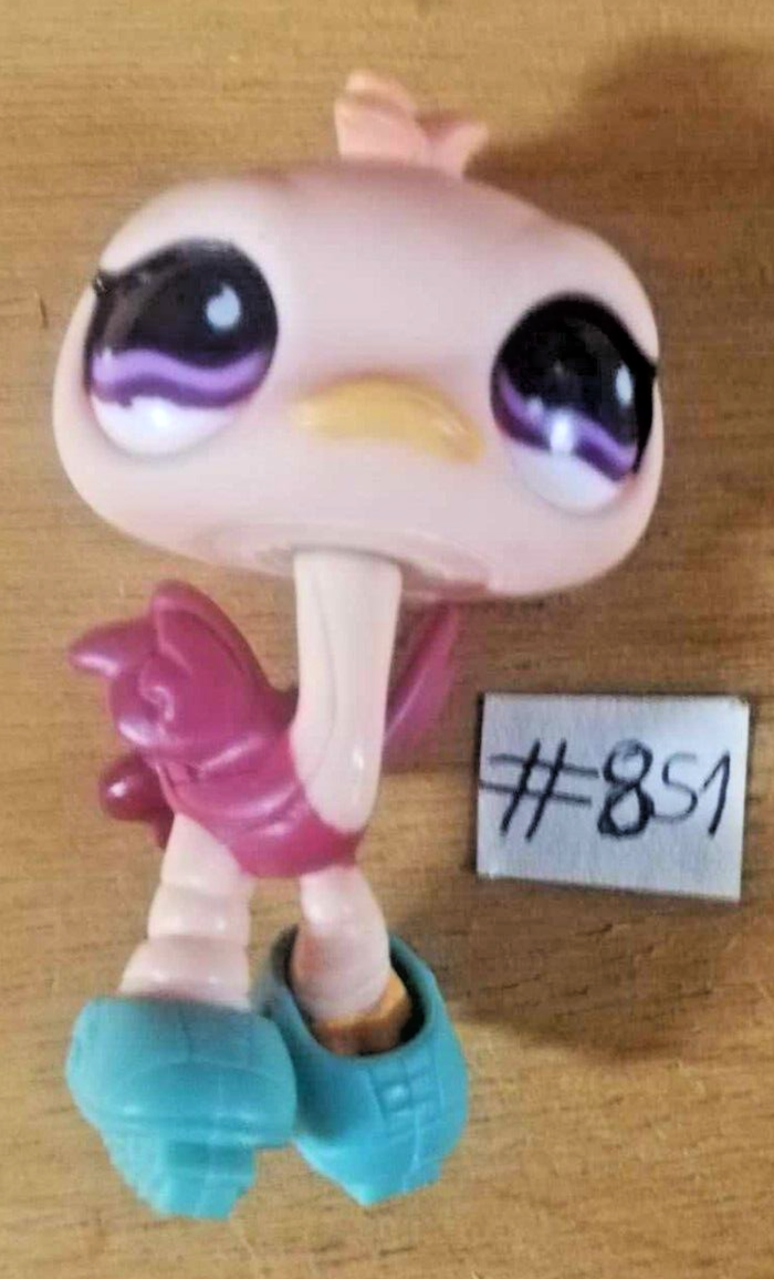 LITTLEST PETSHOP Figure: OSTRICH #851 (ostrich w/roller skates) + skates