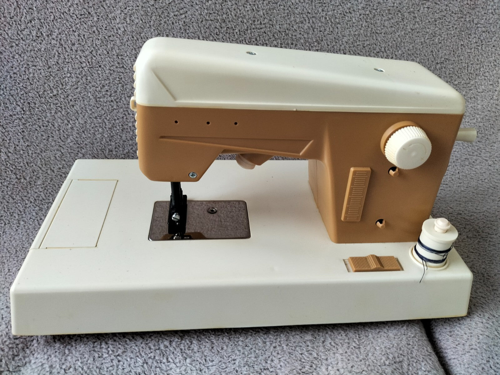Rare vintage MA COUSETTE sewing machine in box, manual movement, no motor