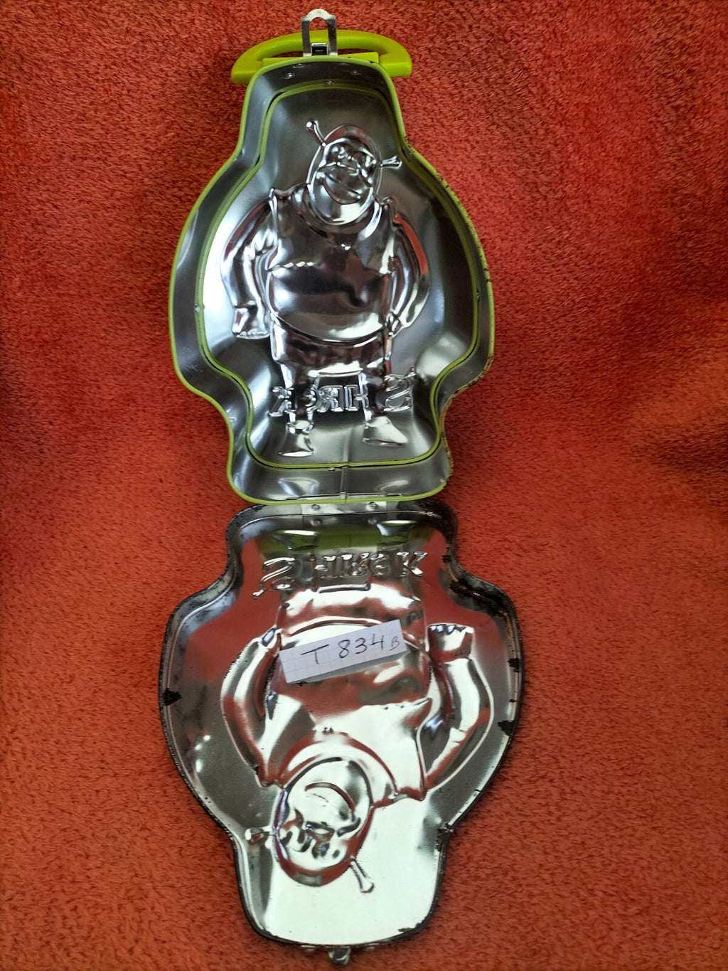 Choose between T834A or T834B figurine: Shrek Dreamworks metal lunchbox (15x20cm)