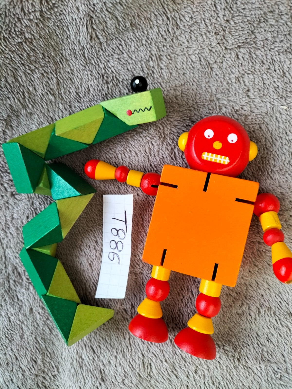 Wooden toy no. T886: 1 robot 10cm + 1 snake 20cm