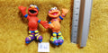 Lot B46 : 2 Figurines RUE SESAME street Roller-skate Henson Elmo/Zoe