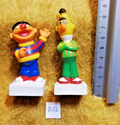 Lot B52 : 2 Figurines sur socle RUE SESAME street Henson Bert/Ernie 1990