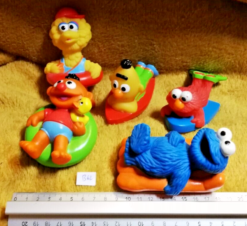 Lot B62 : 5 Figurines RUE SESAME street Henson - Jouets pour le bain