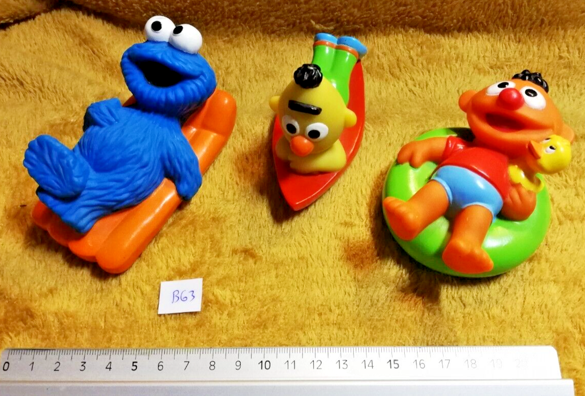 Lot B63 : 3 Figurines RUE SESAME street Henson - Jouets pour le bain