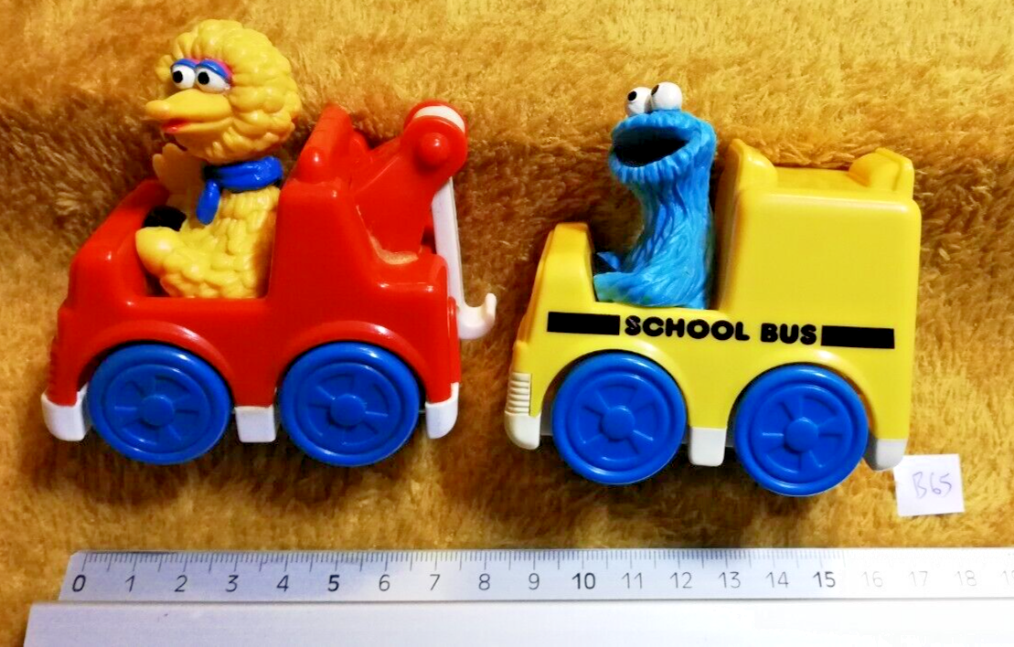 Lot B65 : 2 Figurines Véhicules RUE SESAME street Henson Tyco Playtime 1993