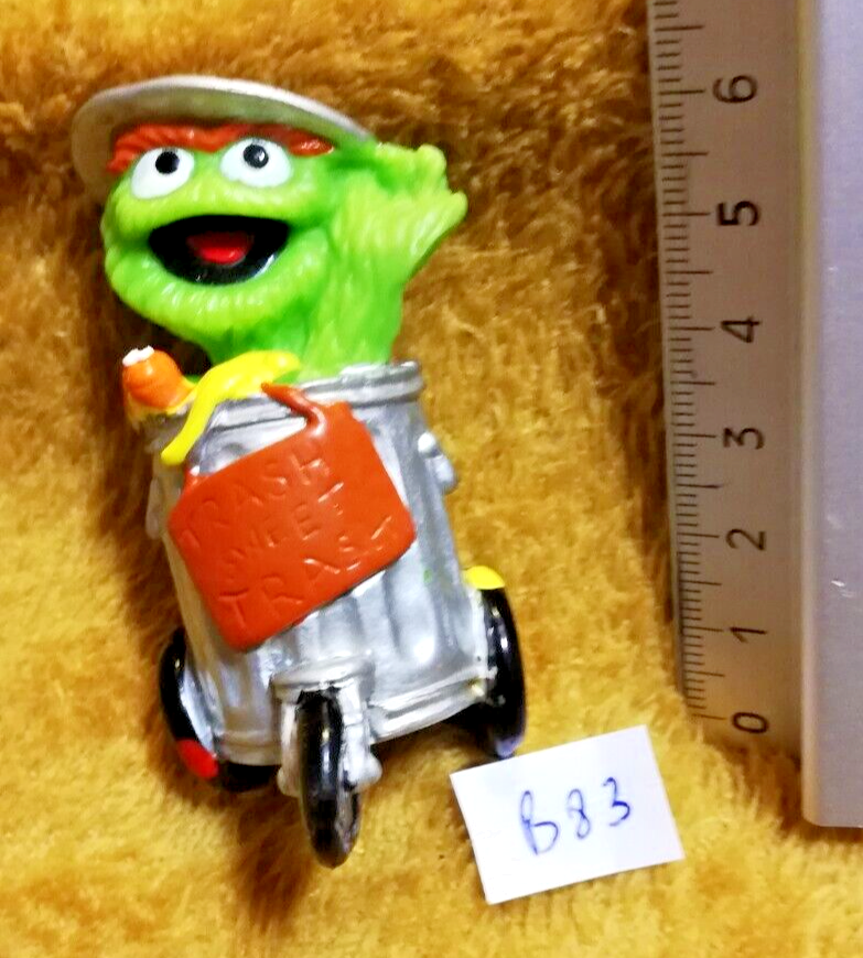 Figurine B83: Macaron Oscar the grouch SESAME STREET Henson Trash sweet Trash