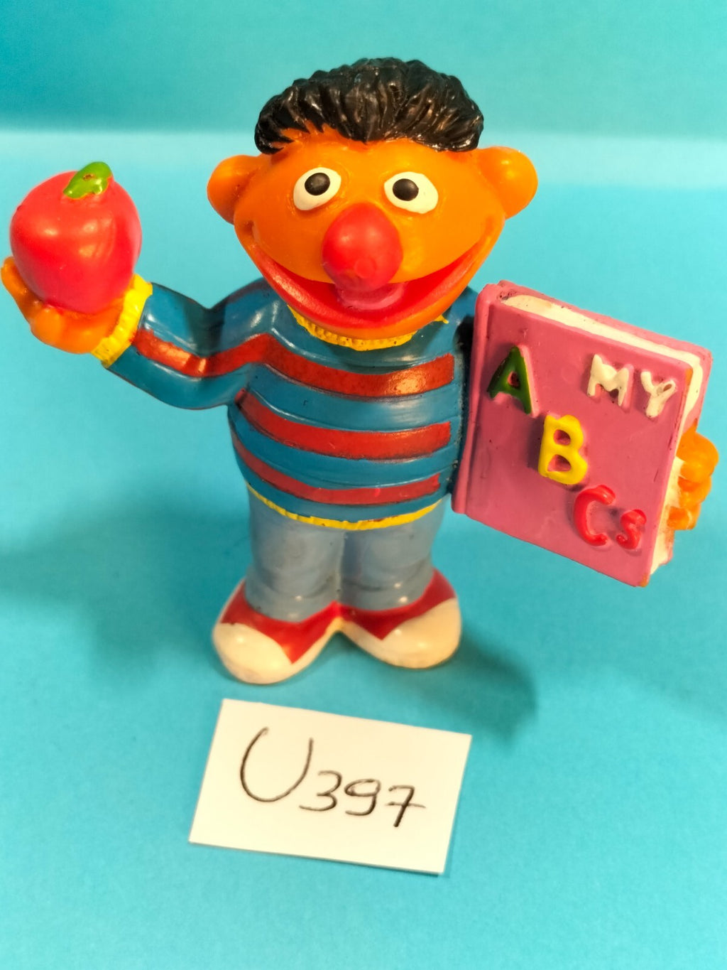 Figura de Barrio Sésamo U397: Ernie el colegial - JHP - Henson Applause 6cm