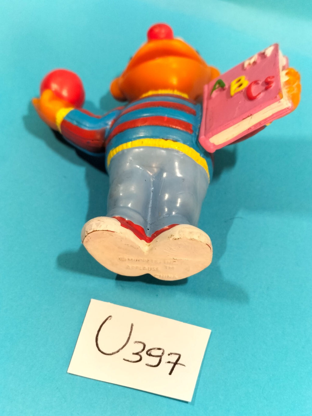 Figura de Barrio Sésamo U397: Ernie el colegial - JHP - Henson Applause 6cm