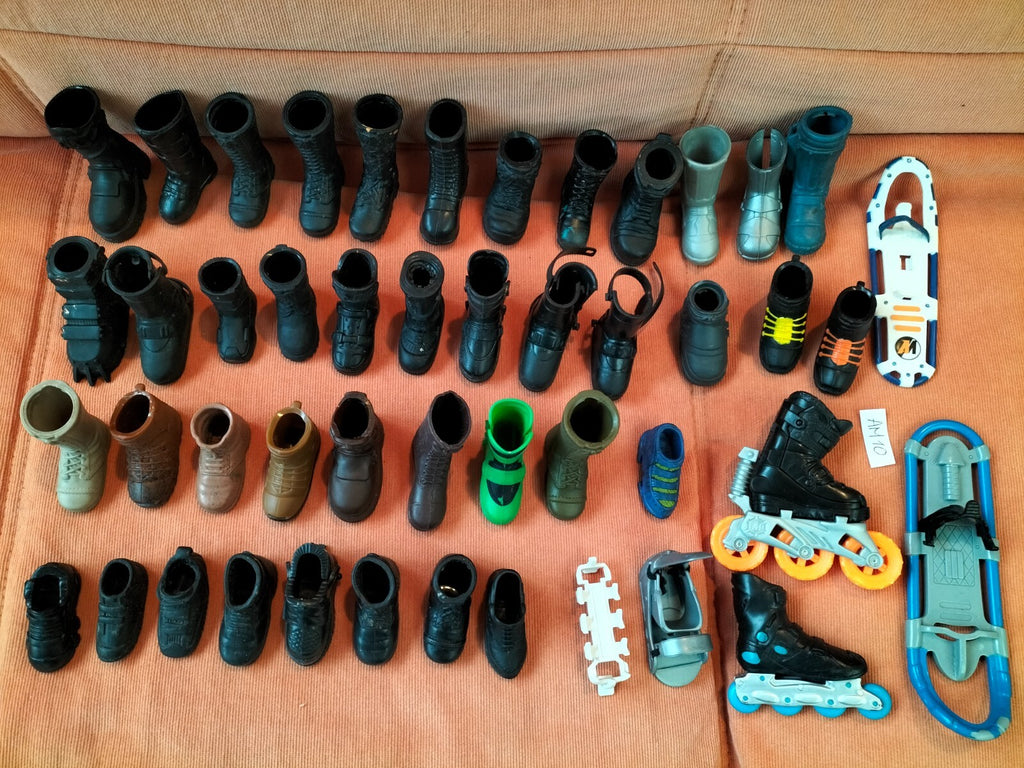 Action-Man AM10 Lot: Mismatched Boots &amp; Shoes