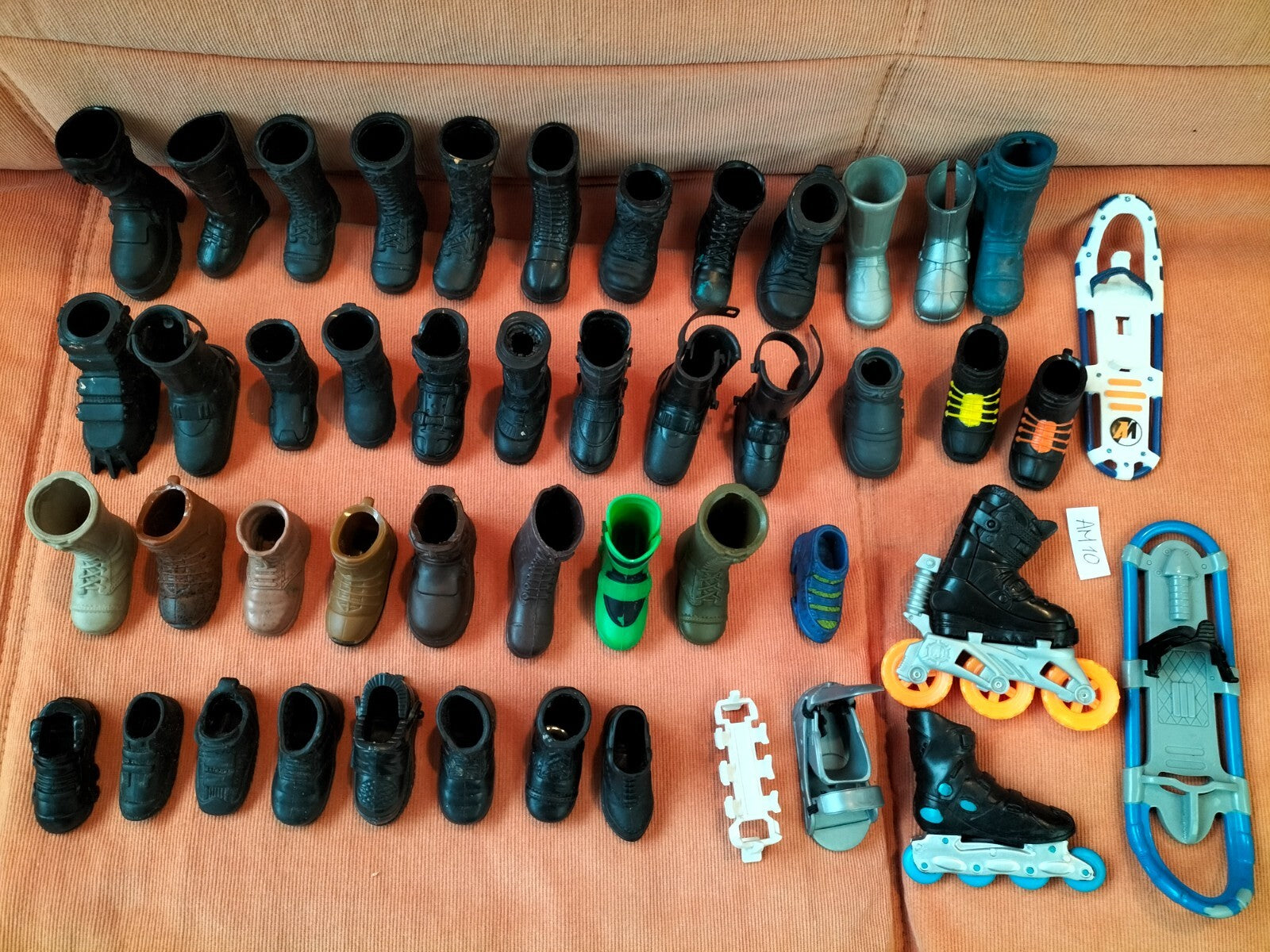 Action-Man AM10 Lot: Mismatched Boots &amp; Shoes