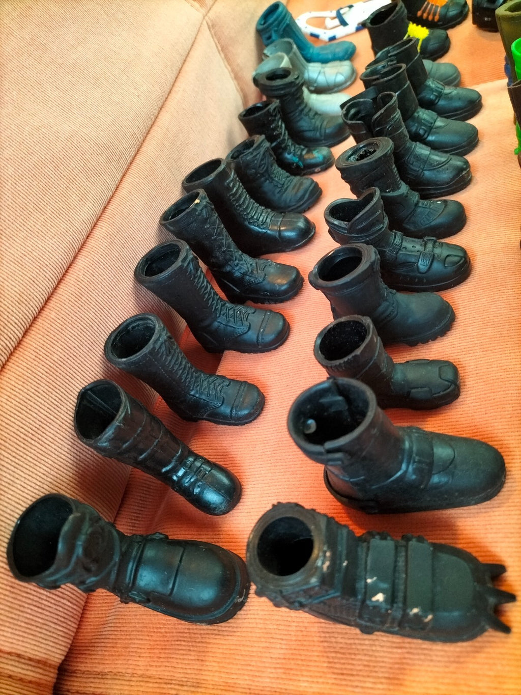 Action-Man AM10 Lot: Mismatched Boots &amp; Shoes