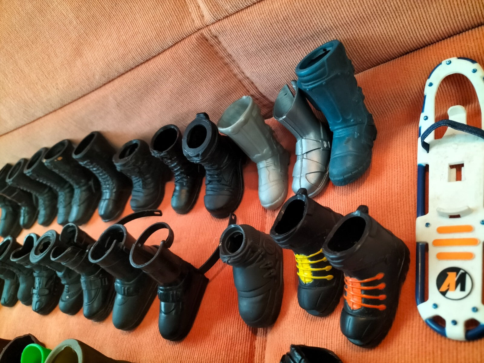 Action-Man AM10 Lot: Mismatched Boots &amp; Shoes