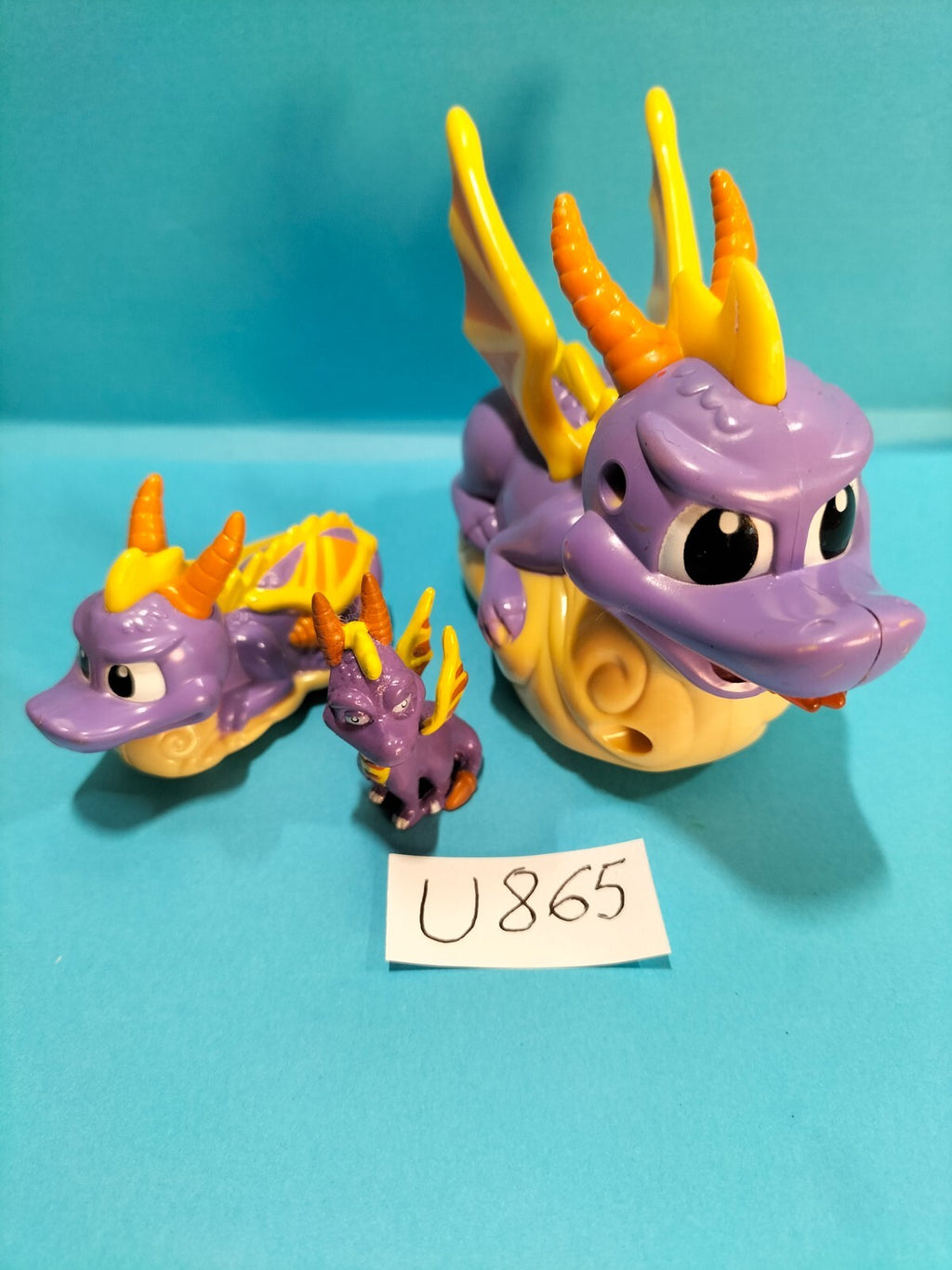 Lot U865: 3 Dragon Spyro figurines - slightly yellowed