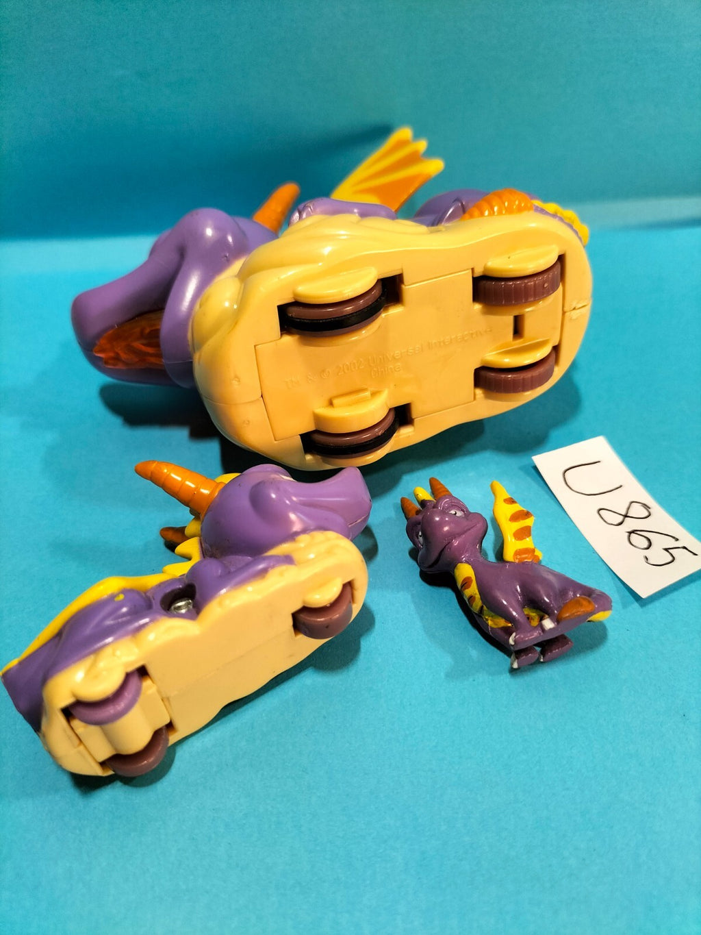 Lot U865: 3 Dragon Spyro figurines - slightly yellowed