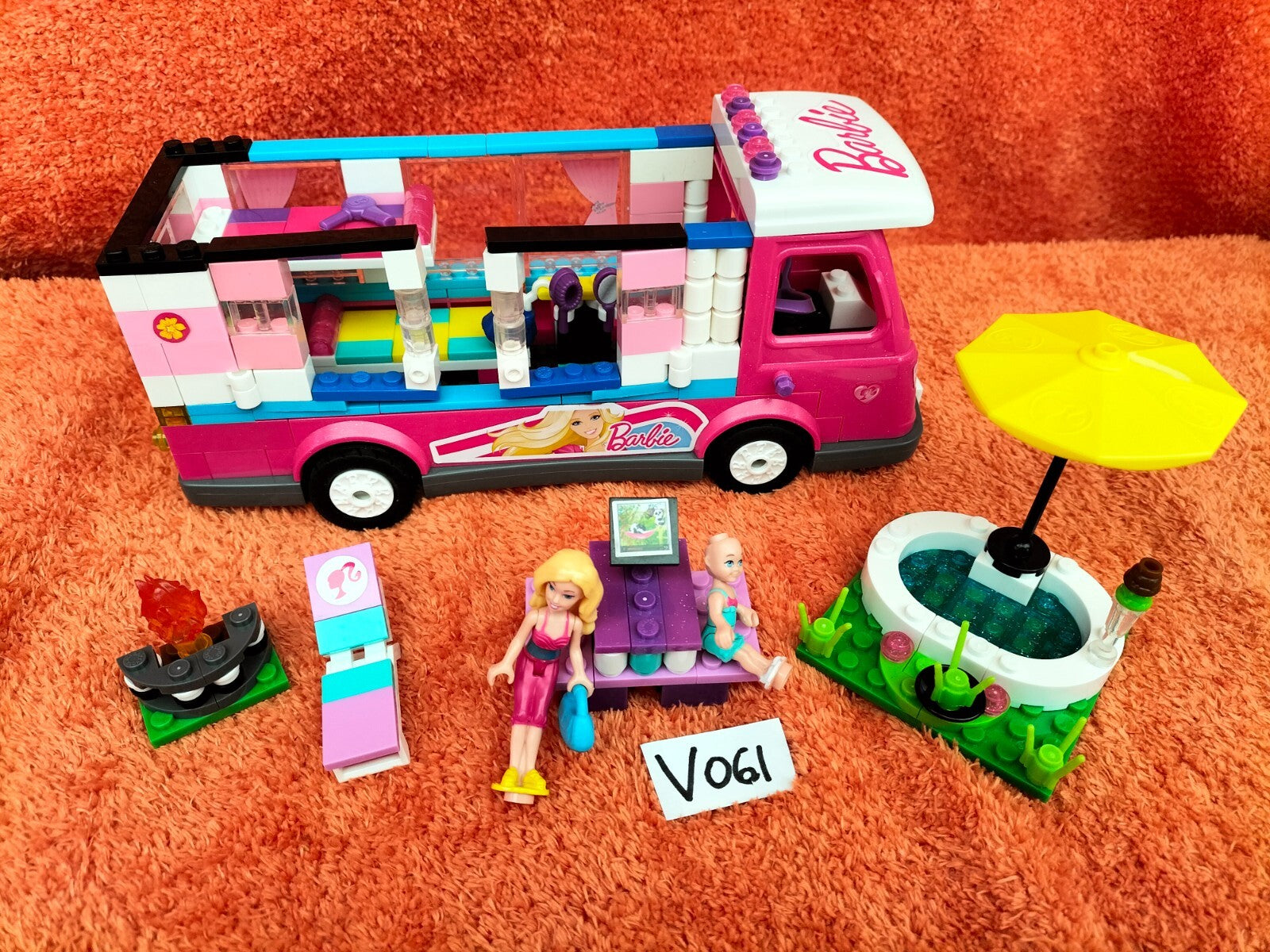 Lot V061: MEGA BLOKS BARBIE camper van 80293 Luxury camper Build 'n Play