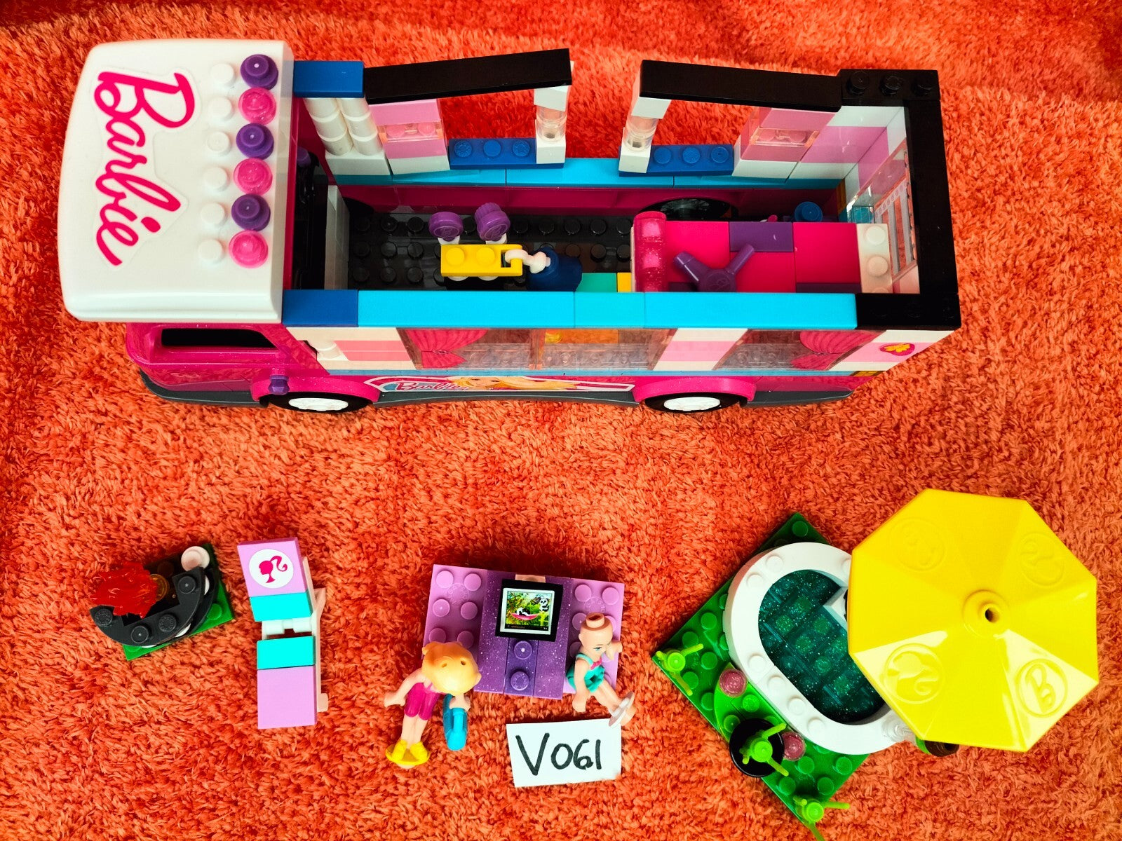 Lot V061: MEGA BLOKS BARBIE camper van 80293 Luxury camper Build 'n Play