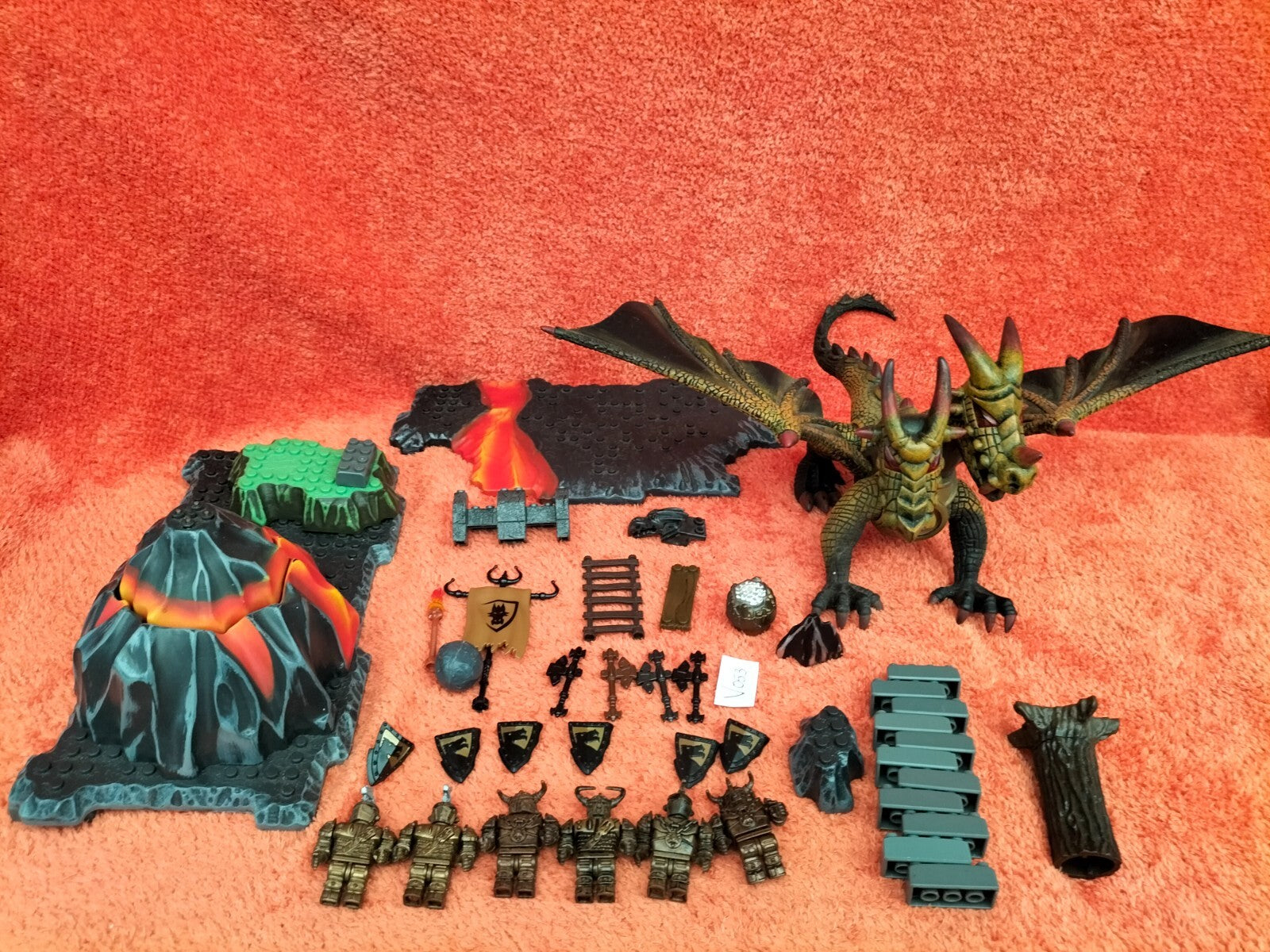 Lot V053: Volcano &amp; Dragon Fire Mountain 9882 Mega Bloks, almost complete, rare