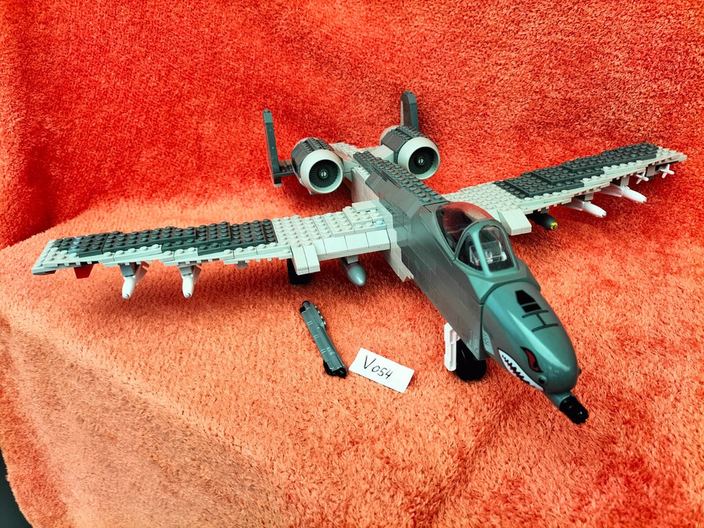 Lot V054: Mega Bloks 3707 Air Force Warthog airplane (rare)