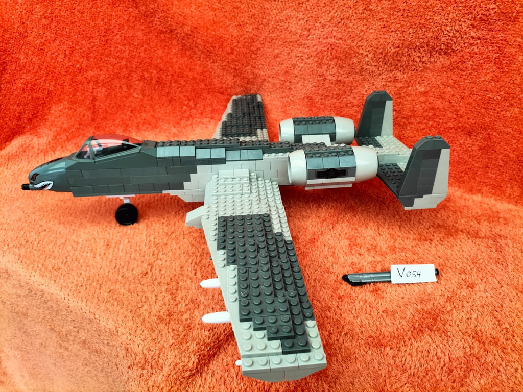 Lot V054: Mega Bloks 3707 Air Force Warthog airplane (rare)