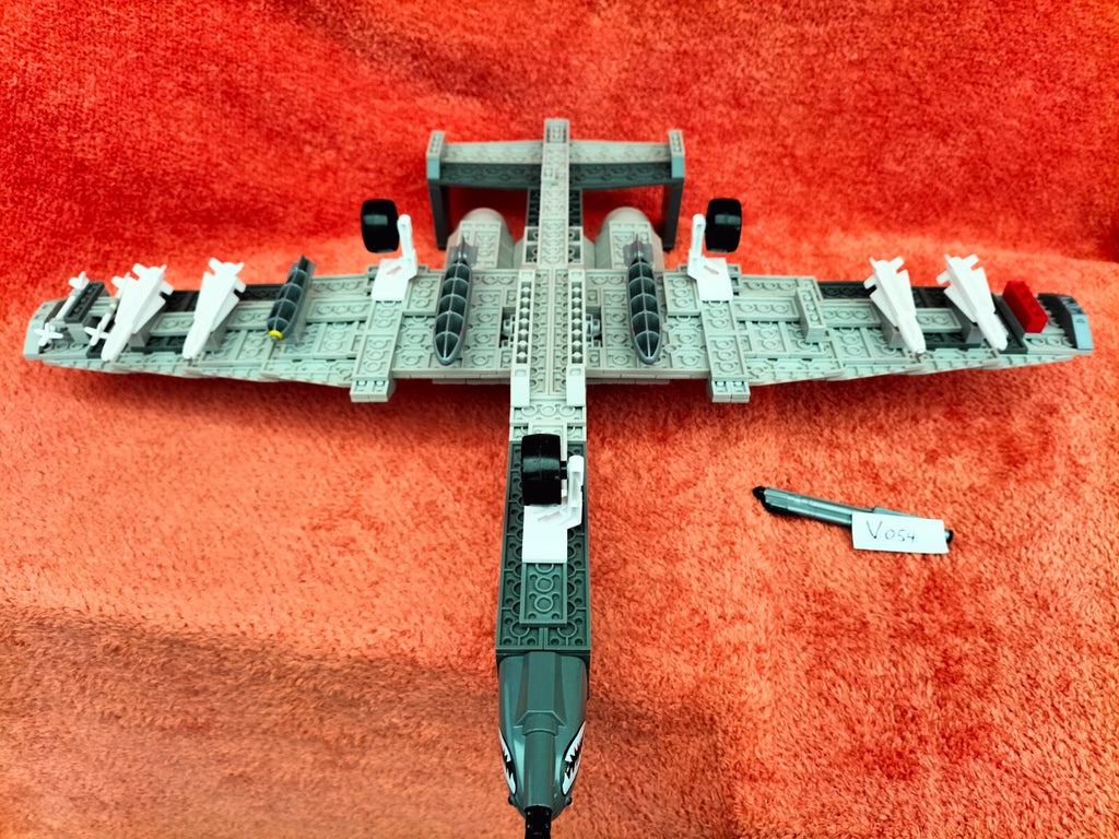 Lot V054: Mega Bloks 3707 Air Force Warthog airplane (rare)