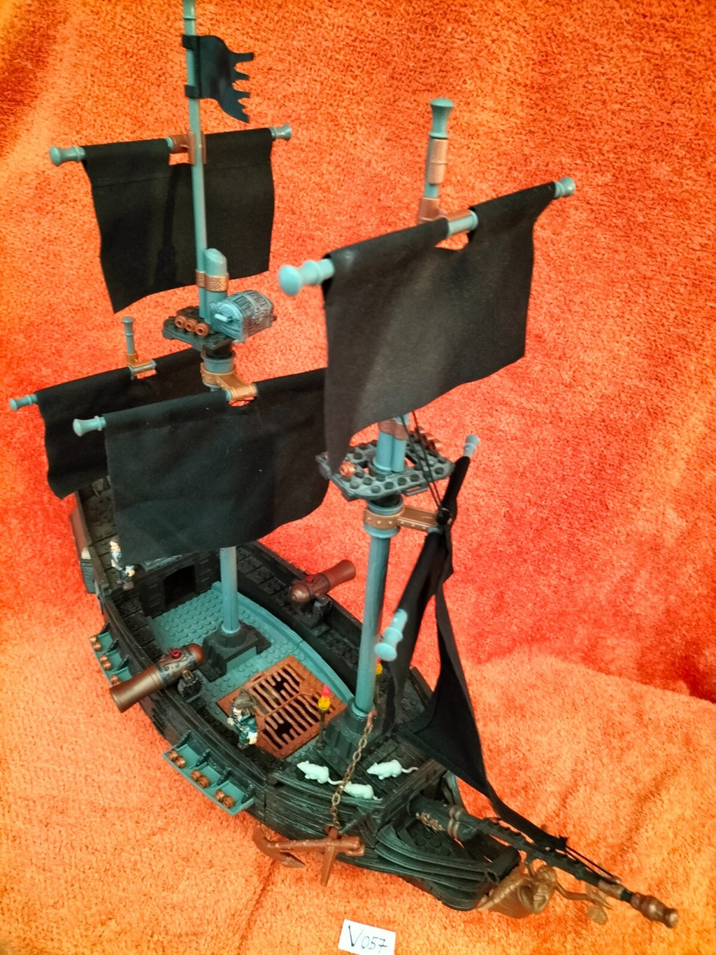 Lot V057: Pirates of the Caribbean Black Pearl Ship Mega Bloks 1017