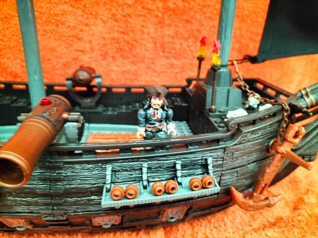 Lot V057: Pirates of the Caribbean Black Pearl Ship Mega Bloks 1017