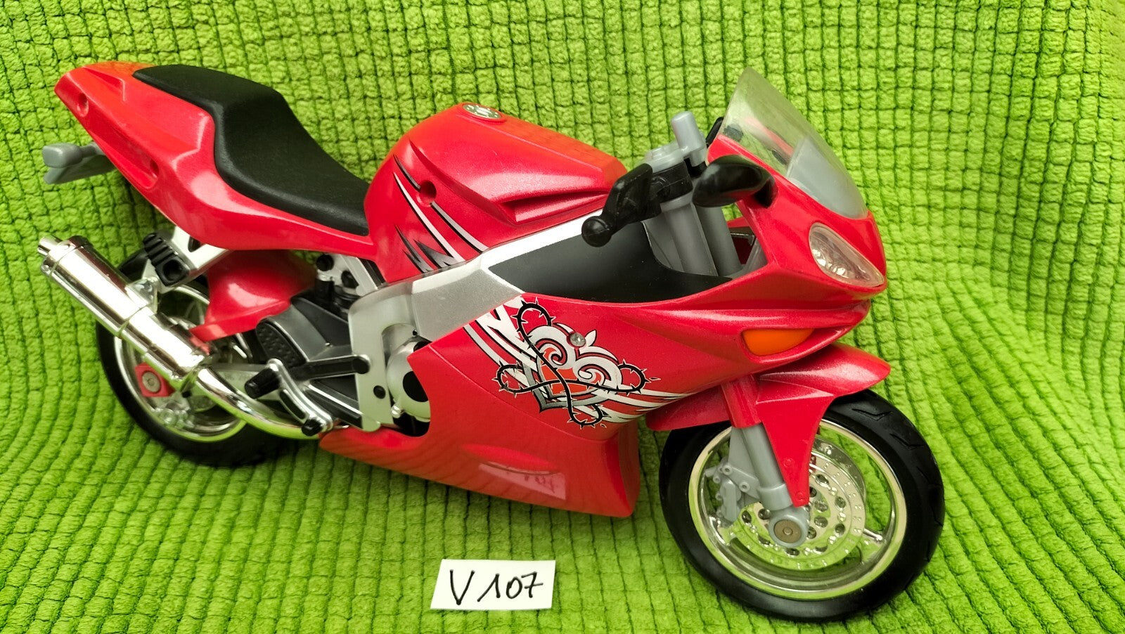 Lot V107: Flavas Mattel red motorcycle