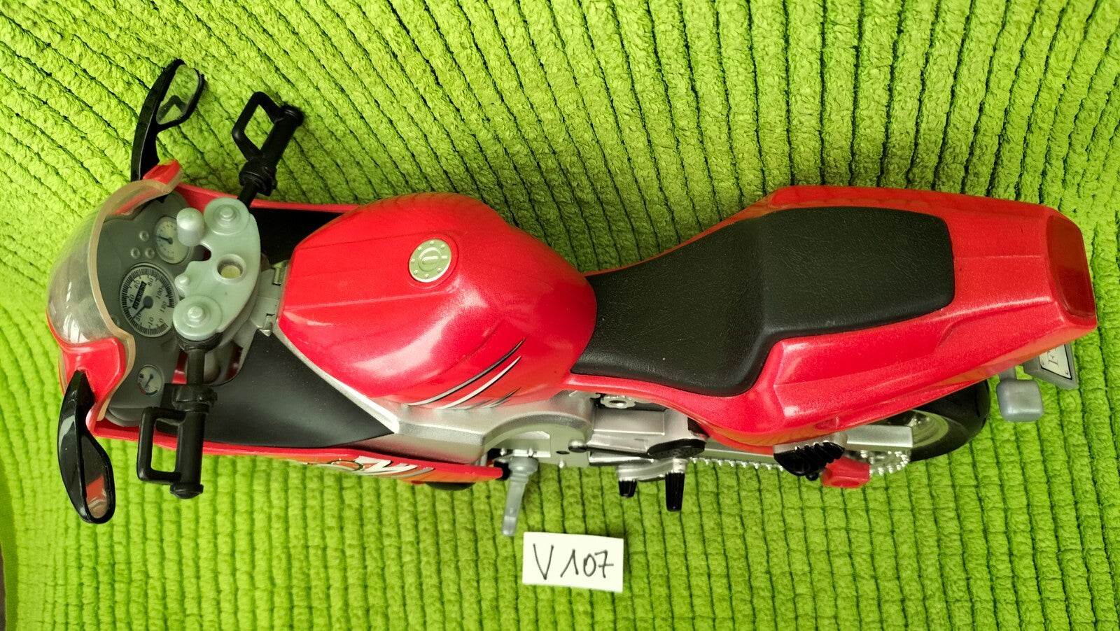 Lot V107: Flavas Mattel red motorcycle