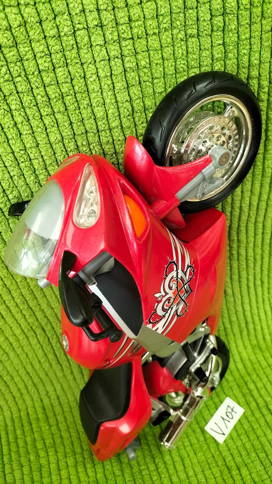 Lot V107: Flavas Mattel red motorcycle