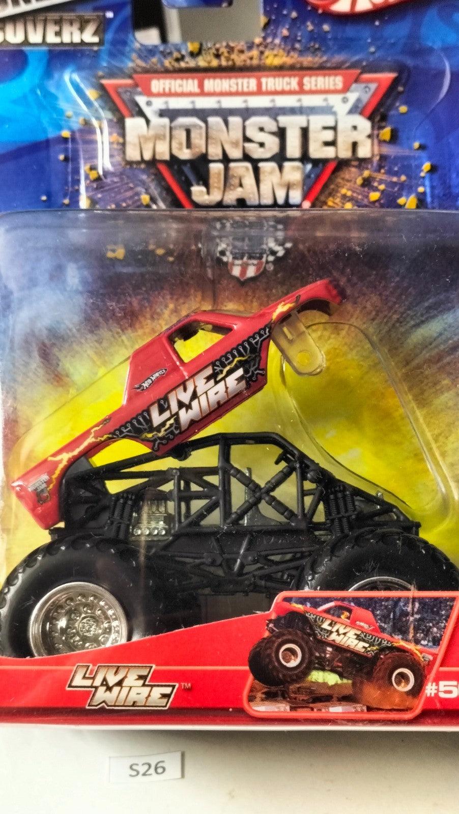Hot Wheels Monster Jam S26 Car, 1:64 Scale, Captain's Curse Crushable