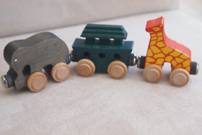 Train No. 4 Noah's Ark + magnetic wooden elephant and giraffe wagons MAPLE USA