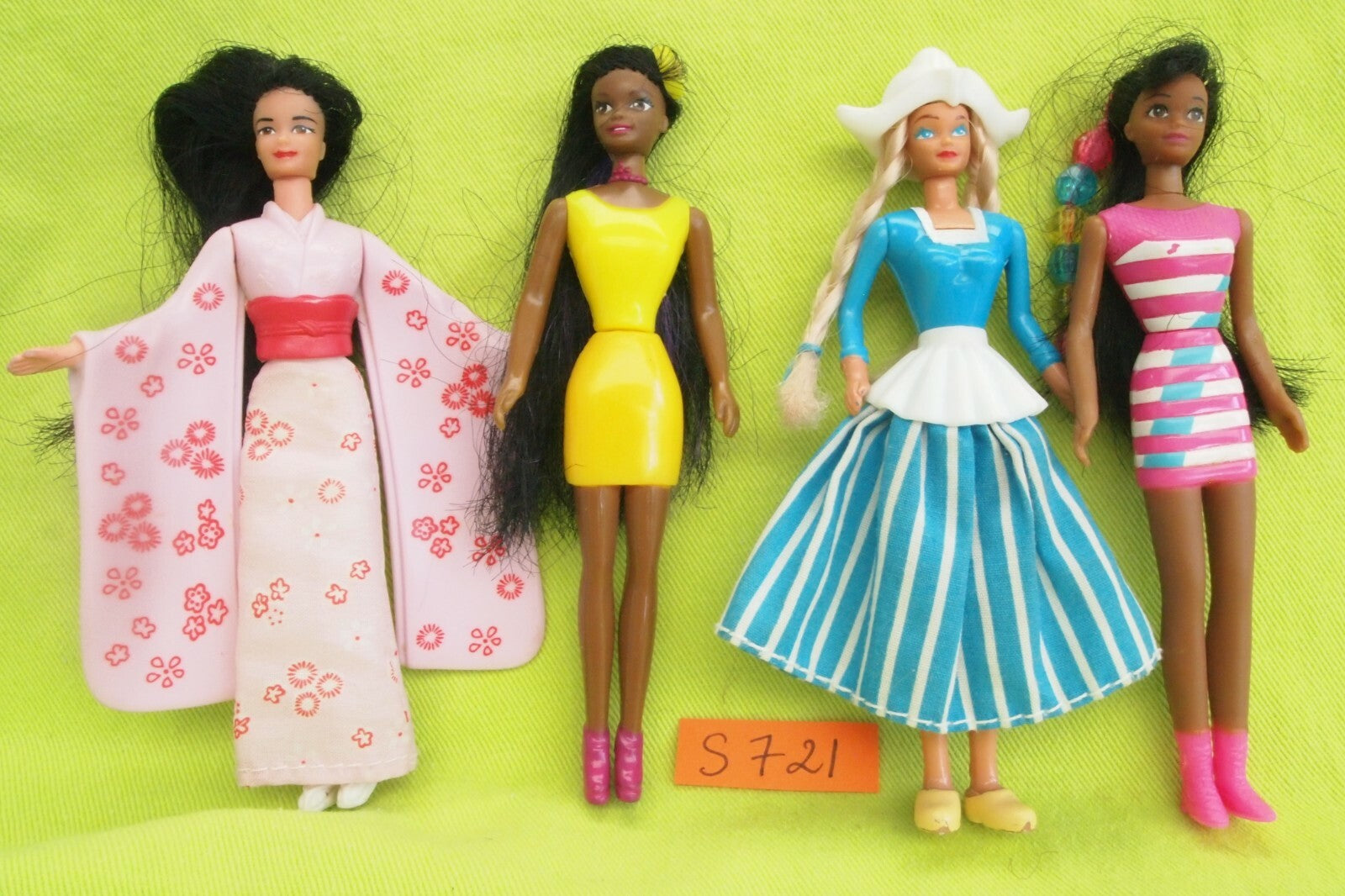 Doll S721: Lot of 4 mini Barbie McDonald USA 10cm