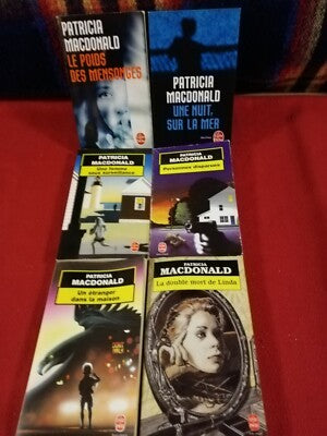 3 paperback books to choose from (see photos) (€6 for all 3): Higgins Clark, Macdonald, Cornwell