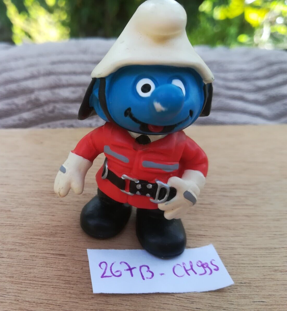 figurine SMURF 267B: Firefighter - China 1999 Schleich - smurf fireman