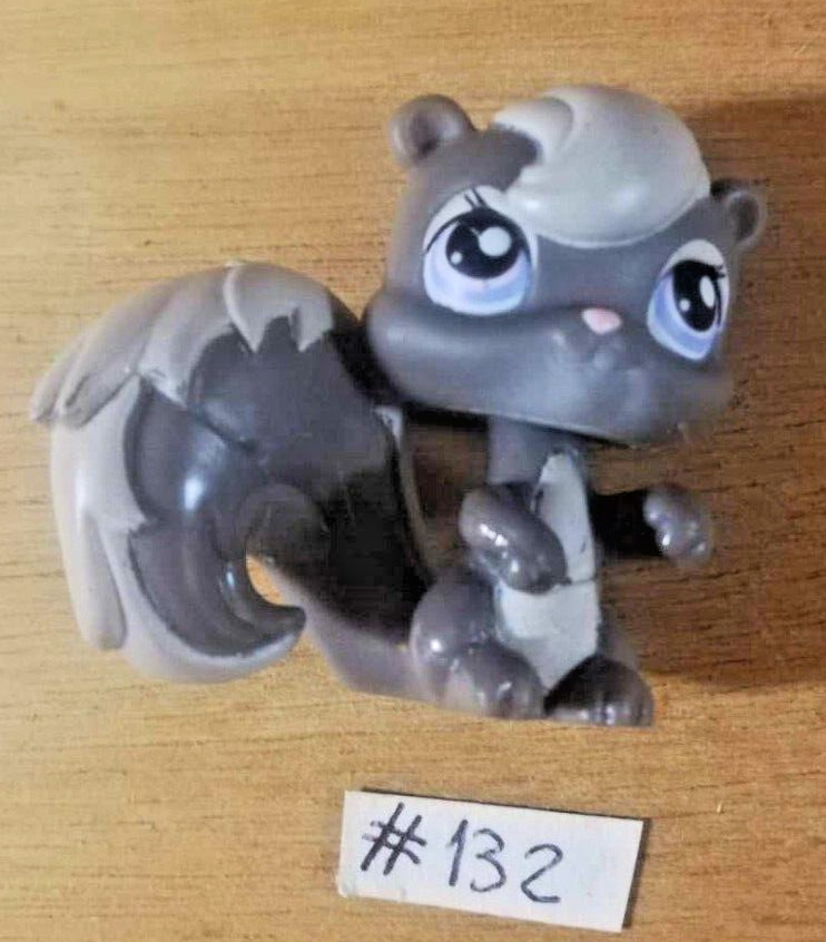 LITTLEST PETSHOP figurine: GRAY SQUIRREL #132 (grey squirrel)