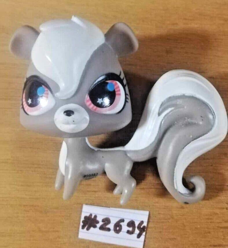LITTLEST PETSHOP figurine: GRAY SQUIRREL #2694 (grey squirrel)