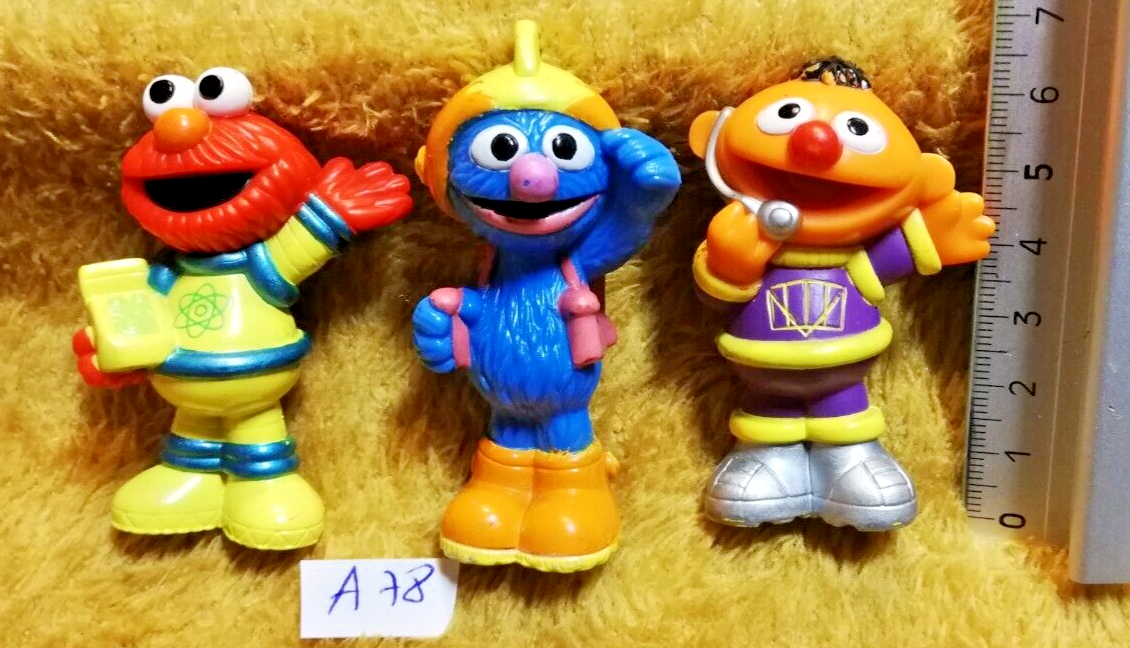 Lot A78 : 3 Figurines RUE SESAME street Cosmonautes - Henson