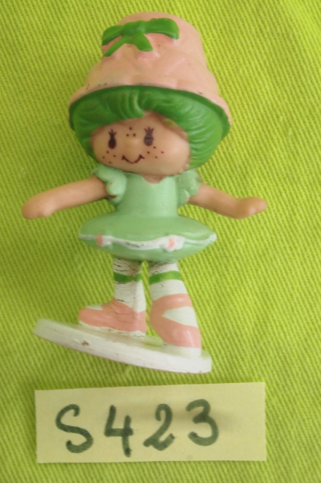 Strawberry Shortcake Figurine No. S423