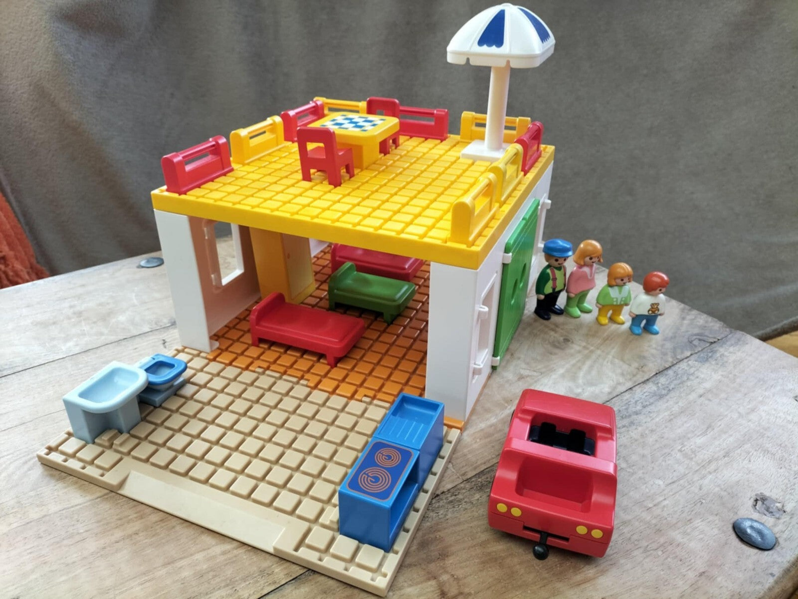 Playmobil 123: Farmhouse + 4 figures + car