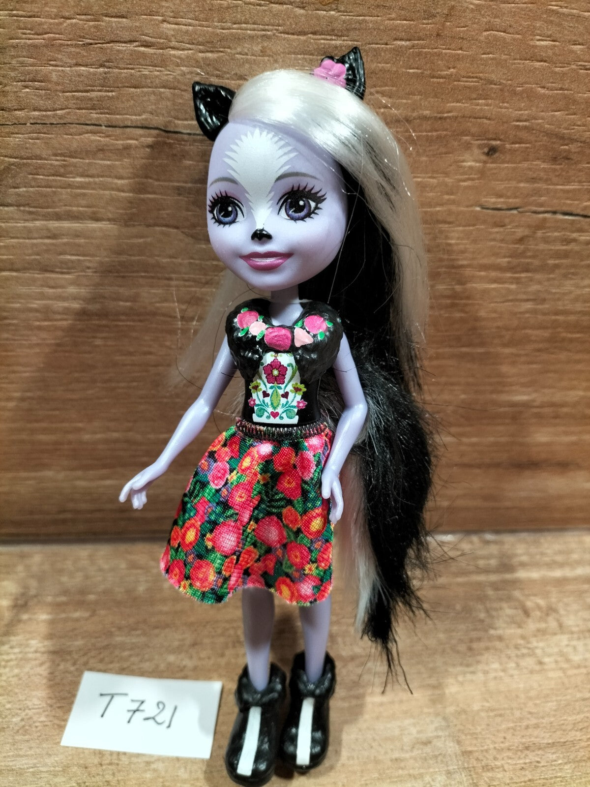 Doll No. T721: Sage Skunk Enchantimals Mattel - 15 cm