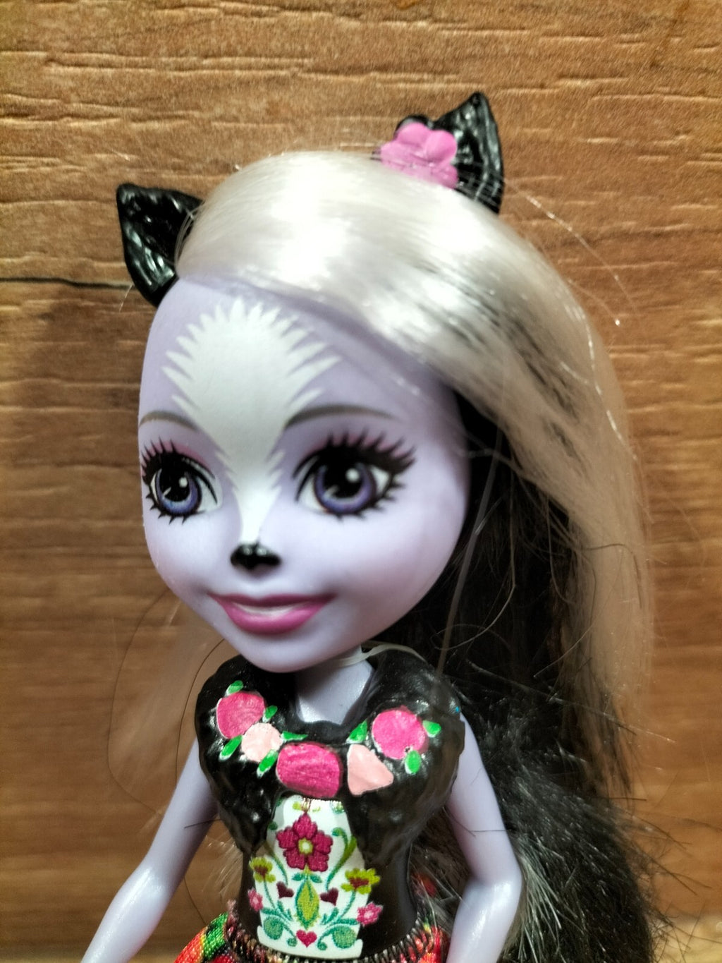 Doll No. T721: Sage Skunk Enchantimals Mattel - 15 cm