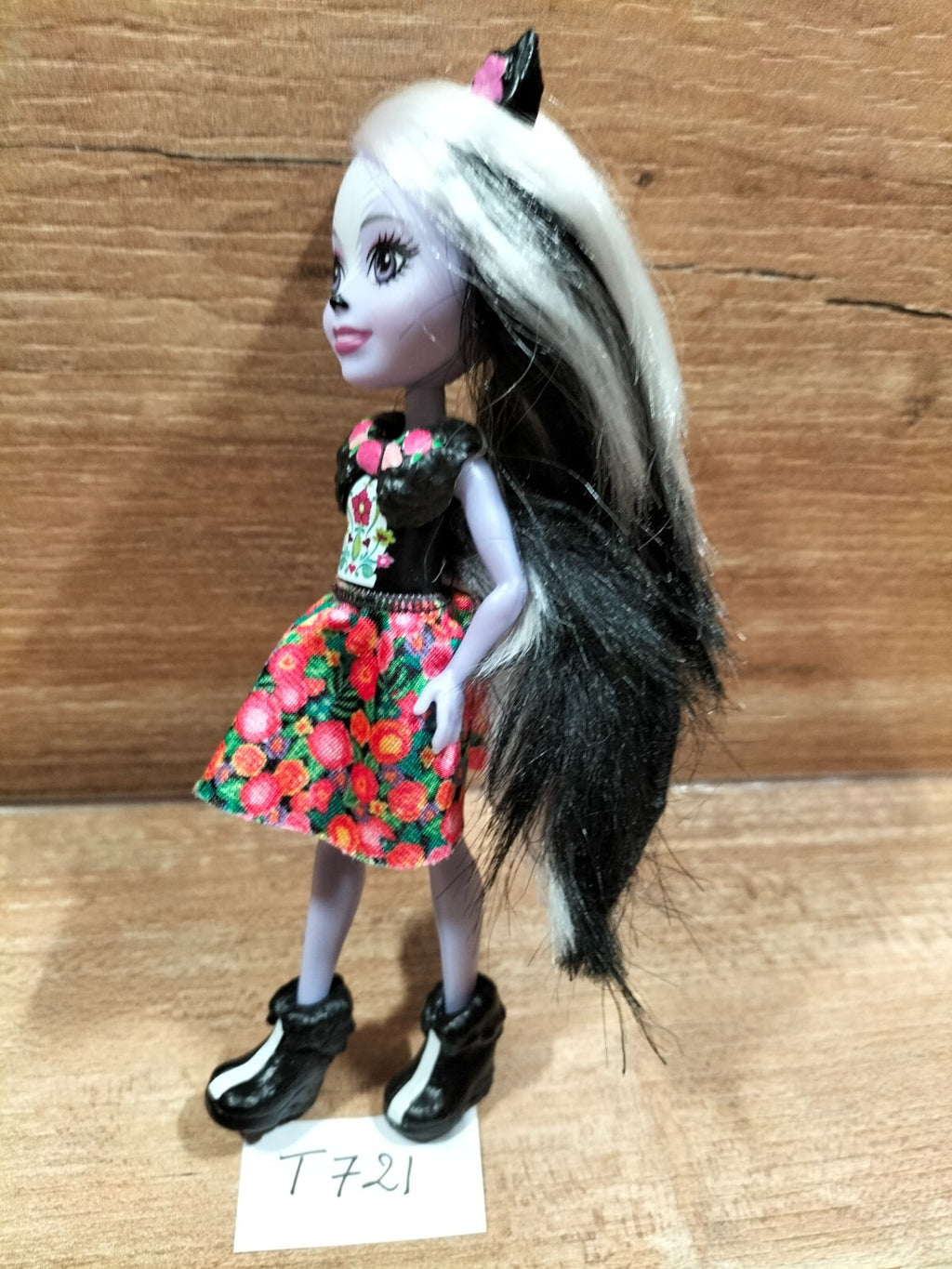 Doll No. T721: Sage Skunk Enchantimals Mattel - 15 cm