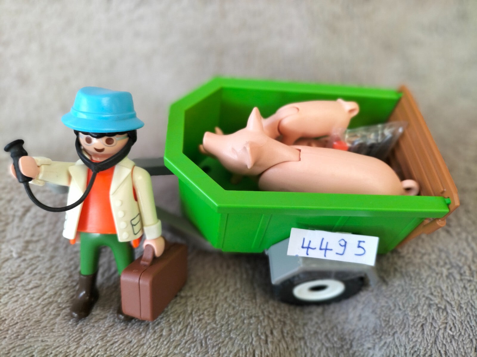 Playmobil Veterinarian + pigs + trailer 4495